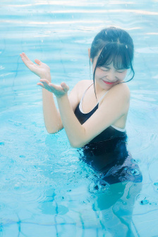 变成黑死辣妹后和朋友做了
