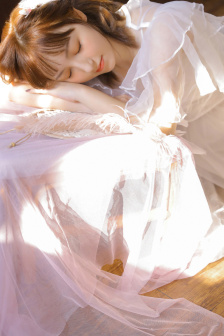 女生舞蹈袜子里满是白色的东西